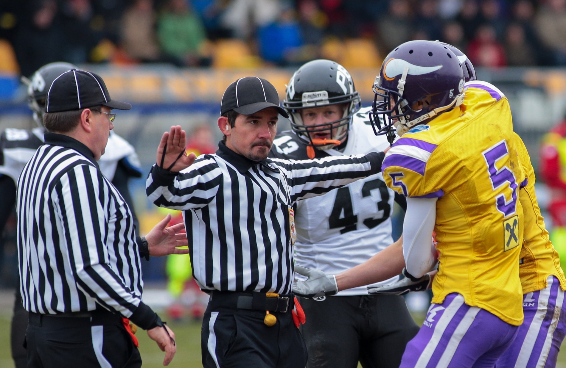 Referreee objecting players